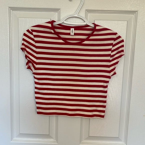 KOTN Tops - KOTN ribbed cropped 90’s tee